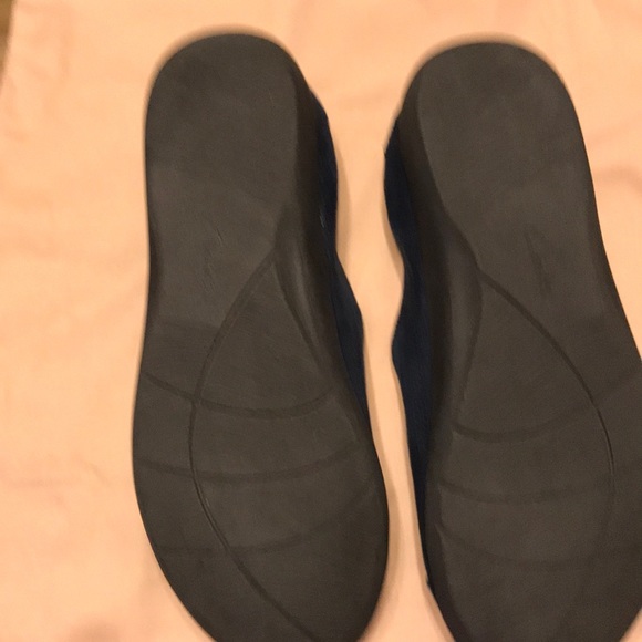 Clark’sCloudsteppers made with imported fabric - Picture 2 of 3